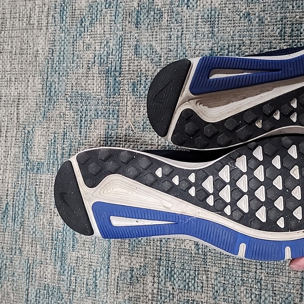 Nike running shoe - Picture 5 of 7